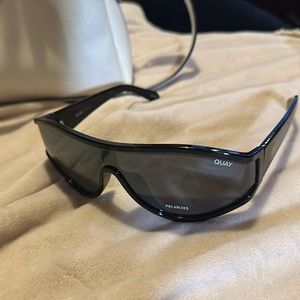 COPY - Quay secret set sunglasses Preowned